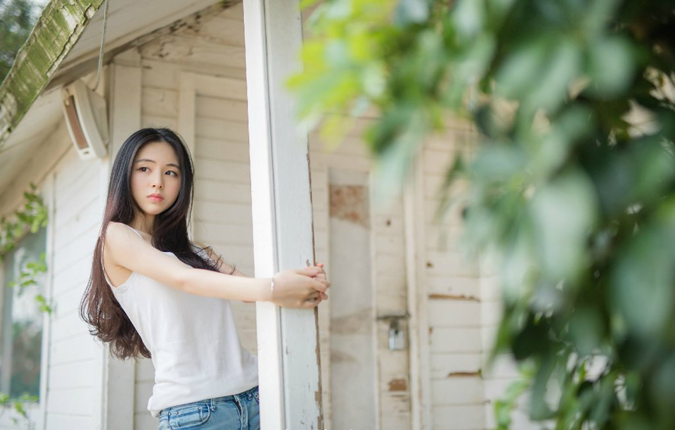 这世界要是没有爱情，它在我们心中还会有什么意义！这就如同一盏没有亮光的走马灯。